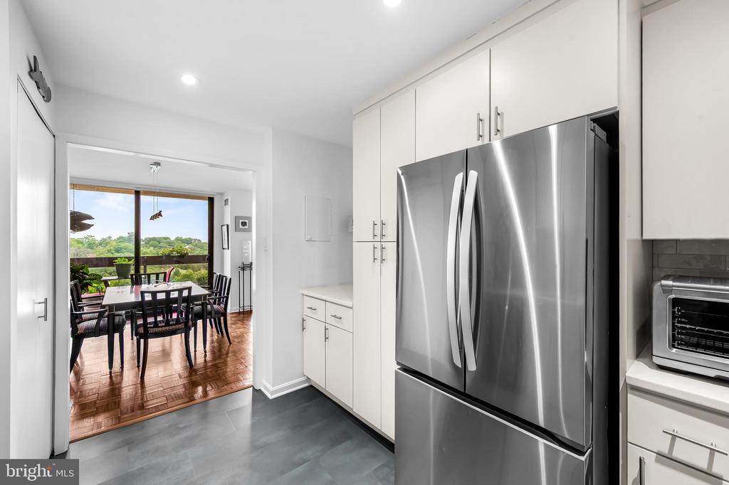 4100 N CHARLES STREET Unit: 1114