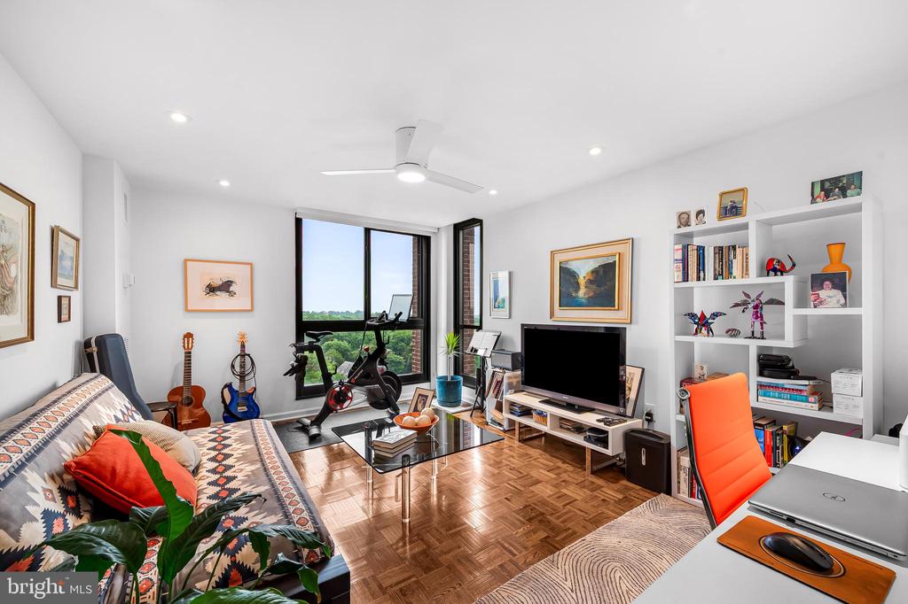 4100 N CHARLES STREET Unit: 1114