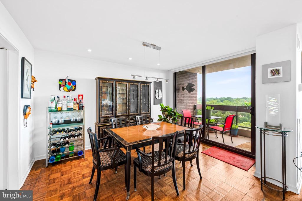 4100 N CHARLES STREET Unit: 1114