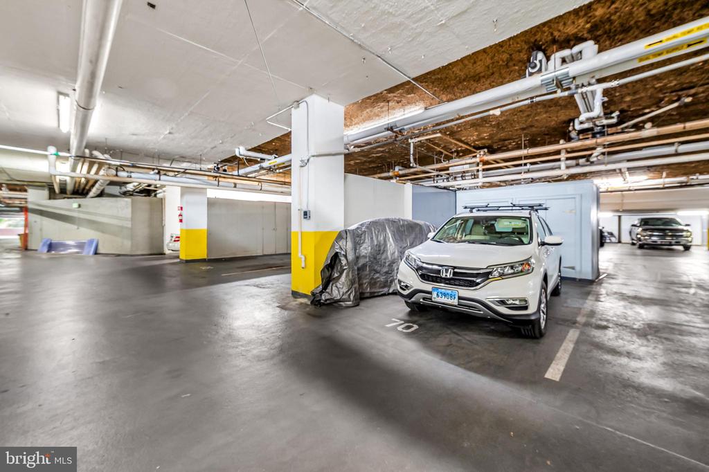 4100 N CHARLES STREET Unit: 1114