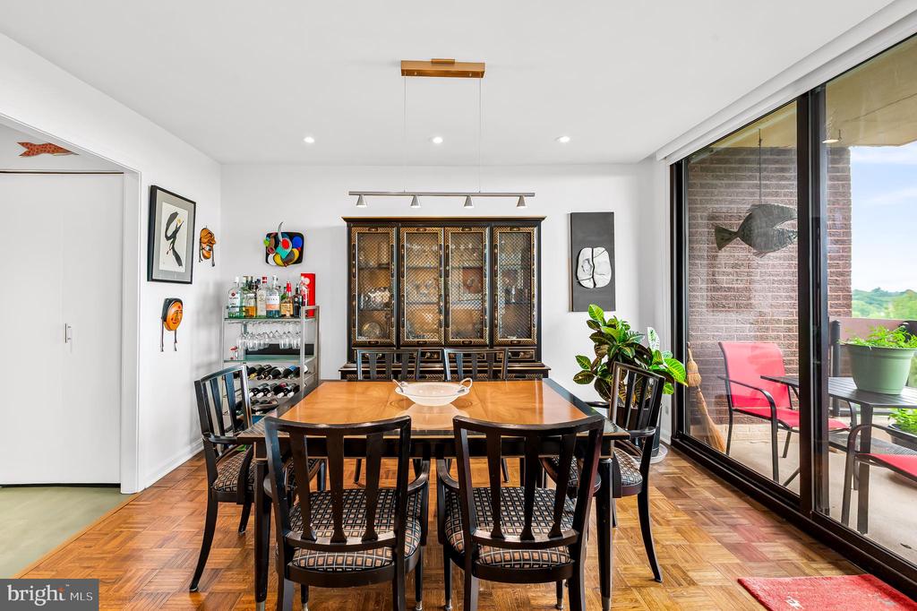 4100 N CHARLES STREET Unit: 1114