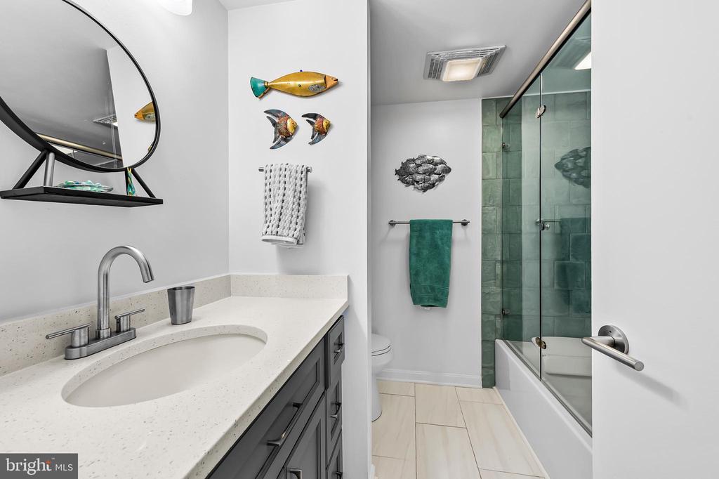 4100 N CHARLES STREET Unit: 1114