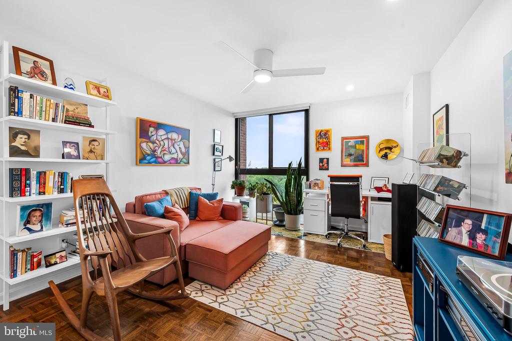 4100 N CHARLES STREET Unit: 1114