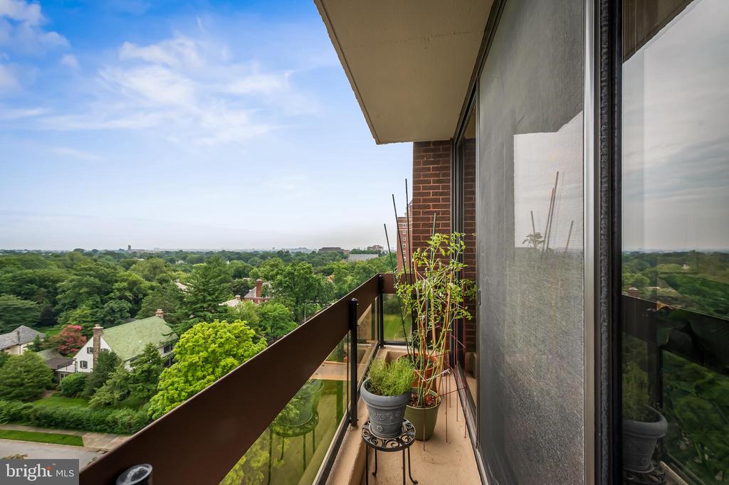 4100 N CHARLES STREET Unit: 1114
