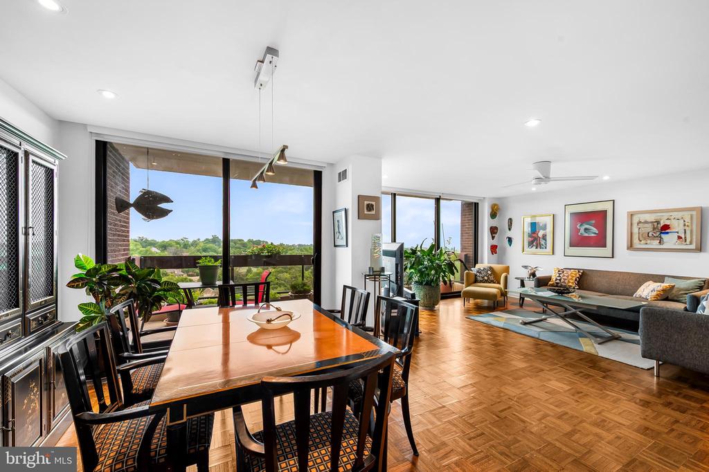 4100 N CHARLES STREET Unit: 1114