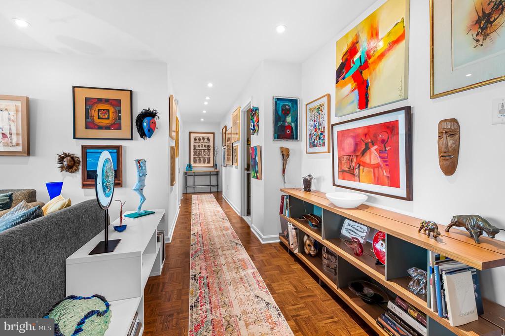 4100 N CHARLES STREET Unit: 1114