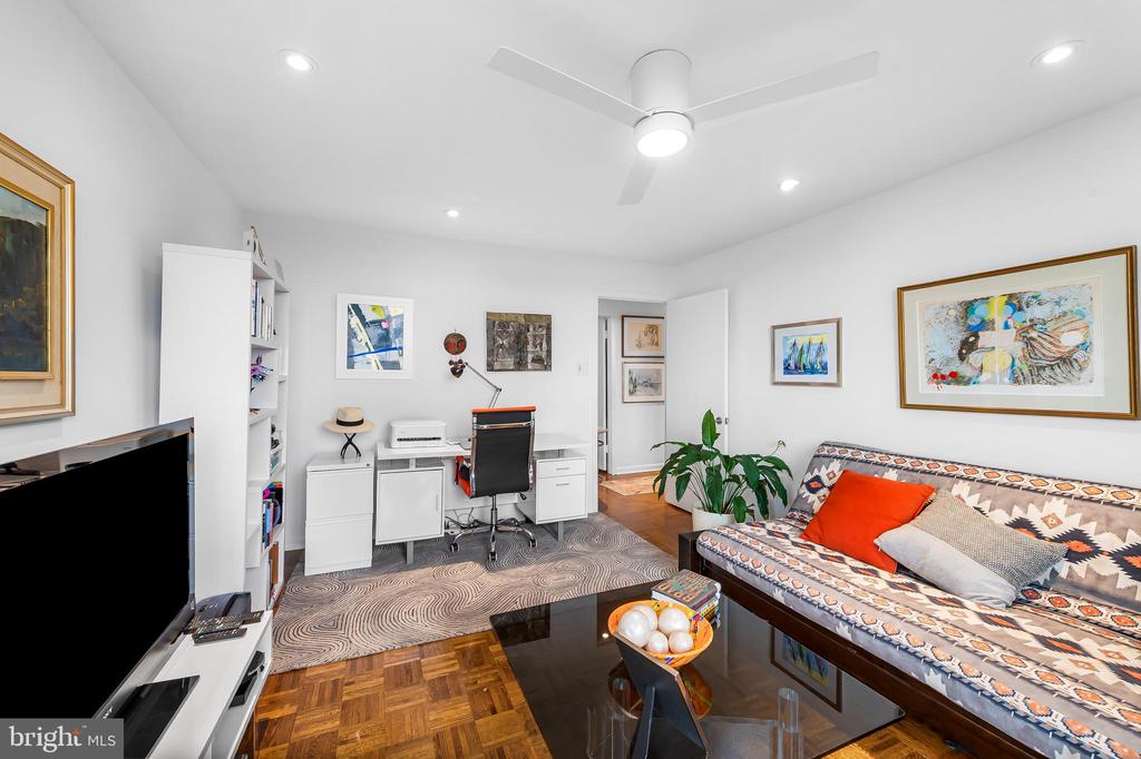4100 N CHARLES STREET Unit: 1114