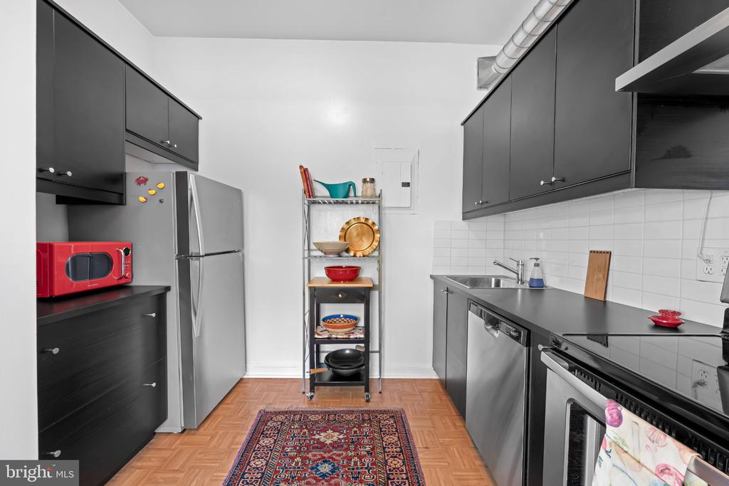 3601 GREENWAY Unit: 207