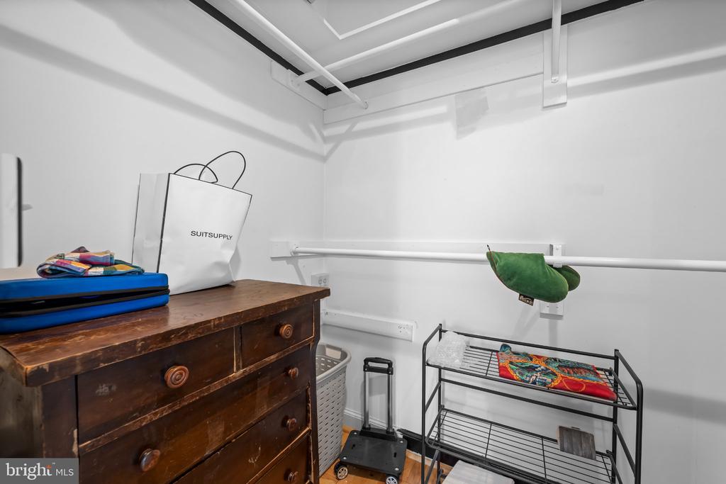 3601 GREENWAY Unit: 207