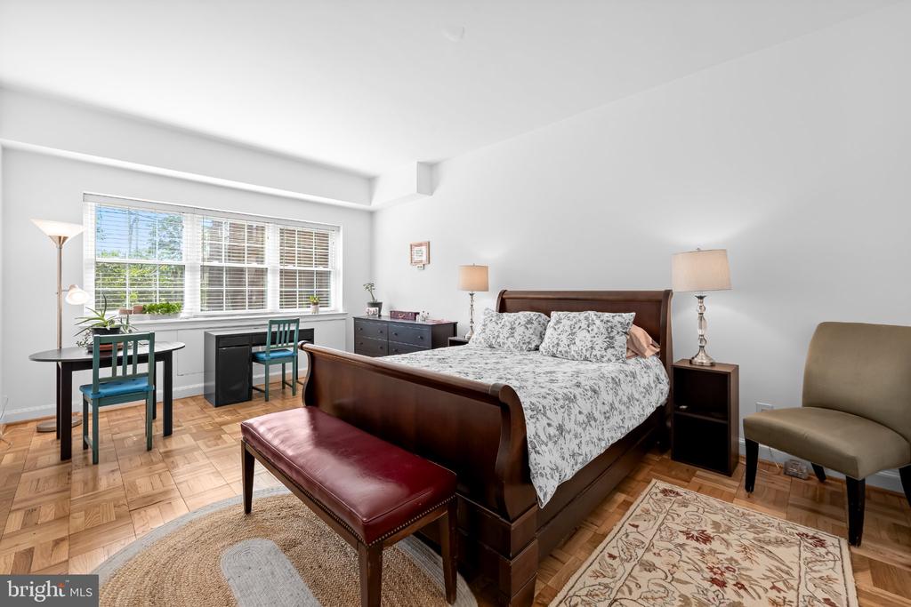 3601 GREENWAY Unit: 207