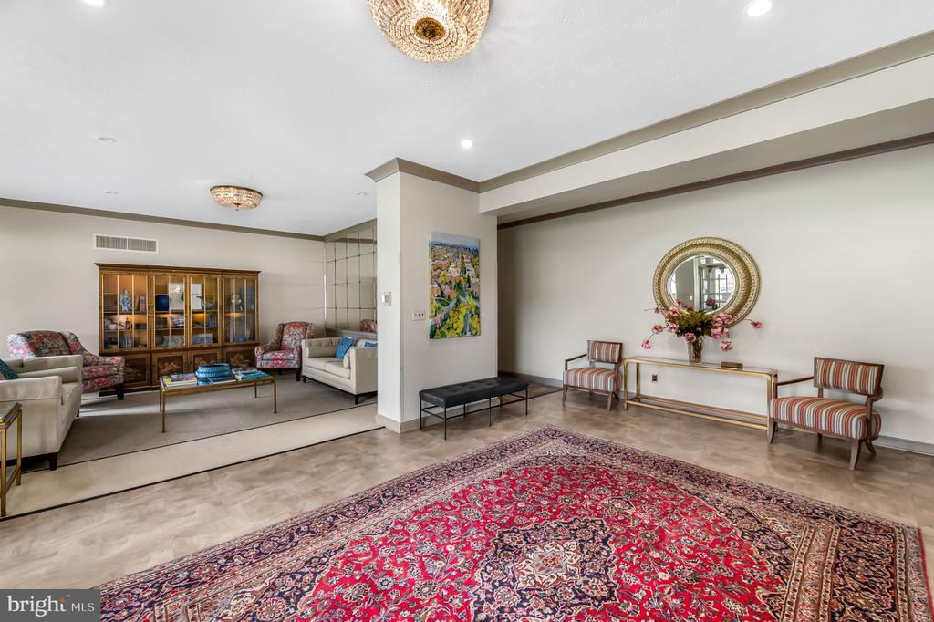 3601 GREENWAY Unit: 207