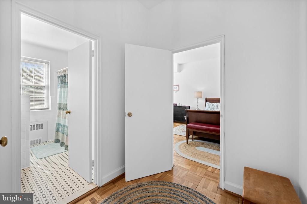 3601 GREENWAY Unit: 207