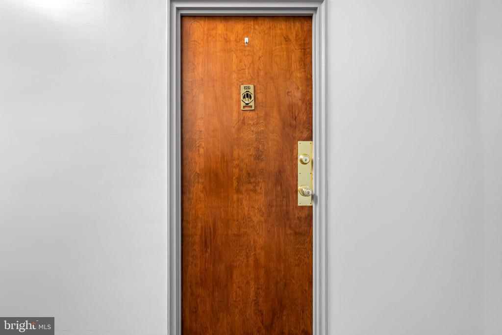 3601 GREENWAY Unit: 207