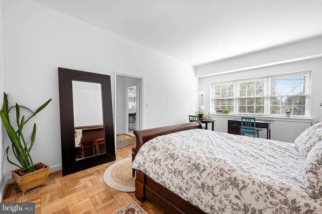 3601 GREENWAY Unit: 207