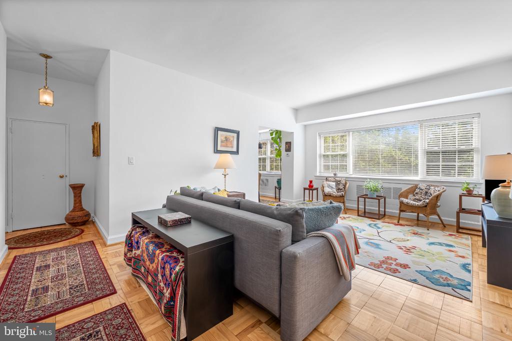 3601 GREENWAY Unit: 207