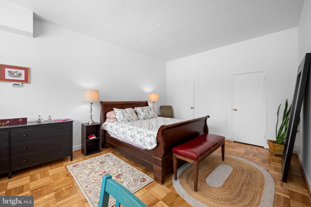3601 GREENWAY Unit: 207