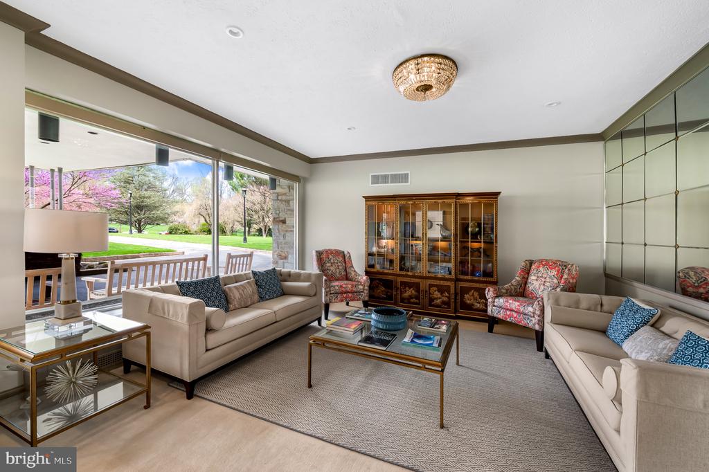 3601 GREENWAY Unit: 207