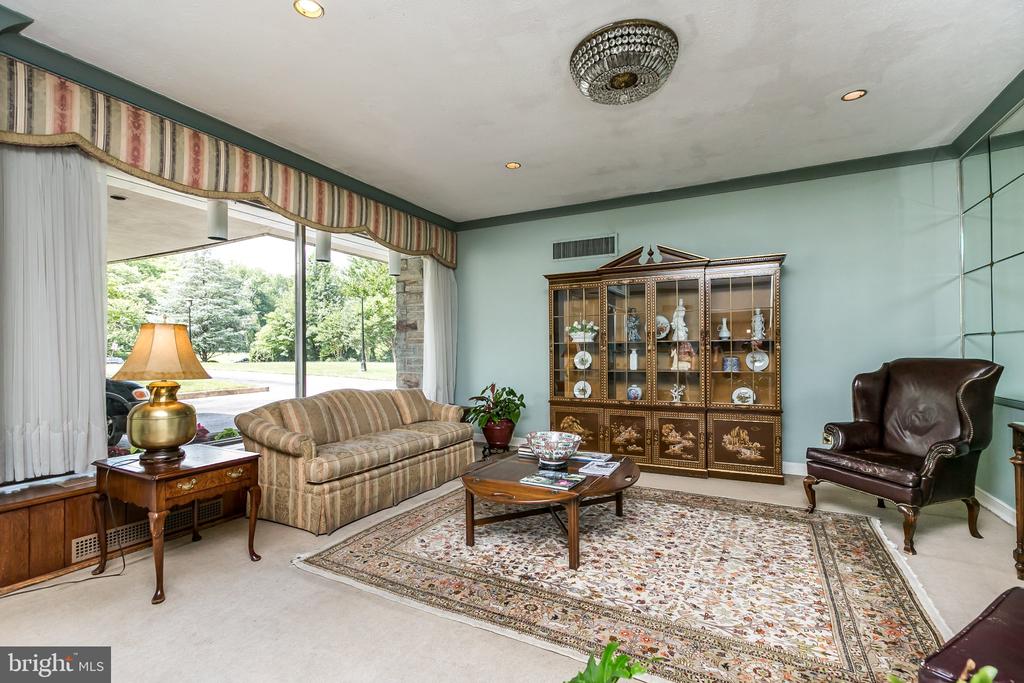 3601 GREENWAY Unit: 207