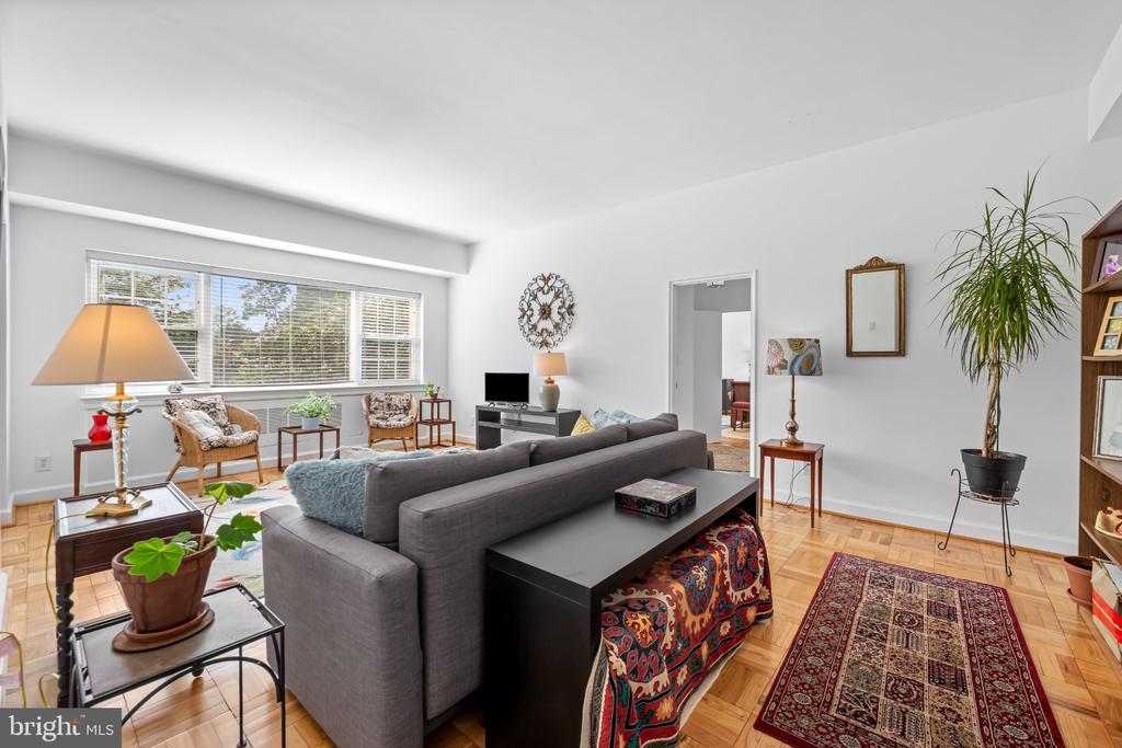 3601 GREENWAY Unit: 207