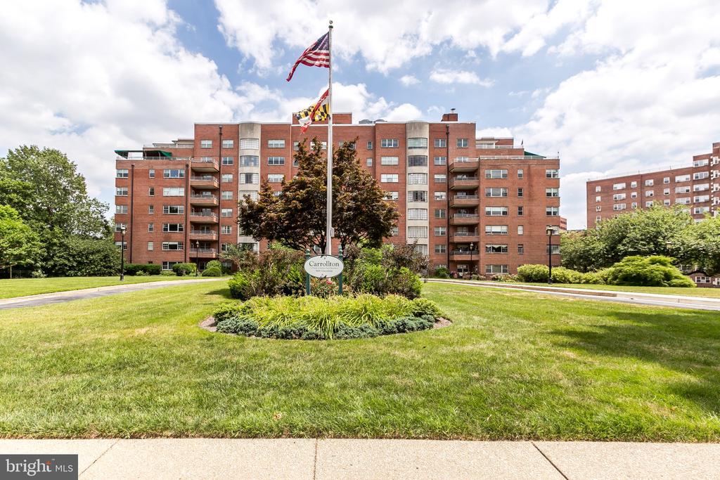 3601 GREENWAY Unit: 207