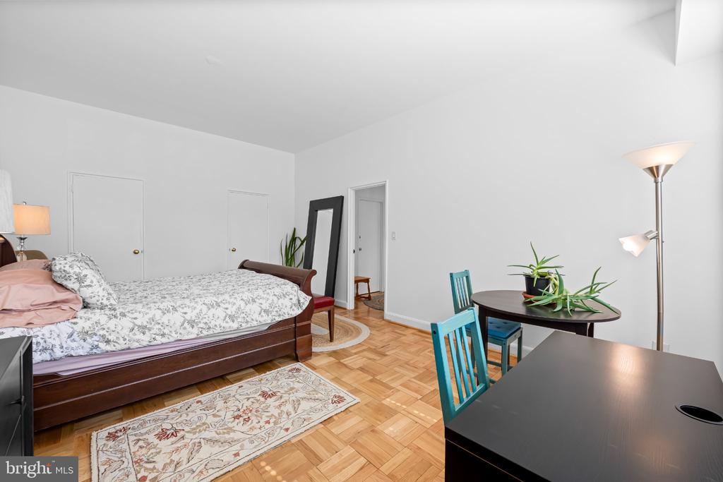 3601 GREENWAY Unit: 207