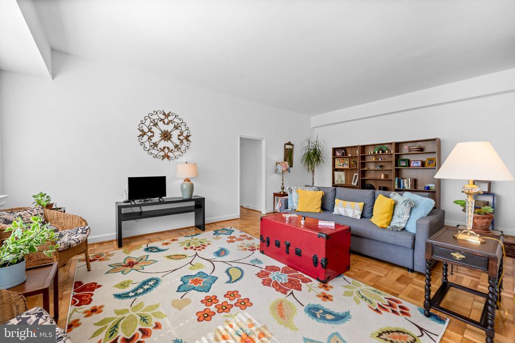 3601 GREENWAY Unit: 207