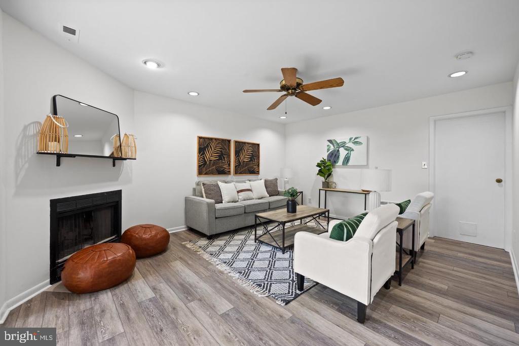 919 DARTMOUTHGLEN WAY