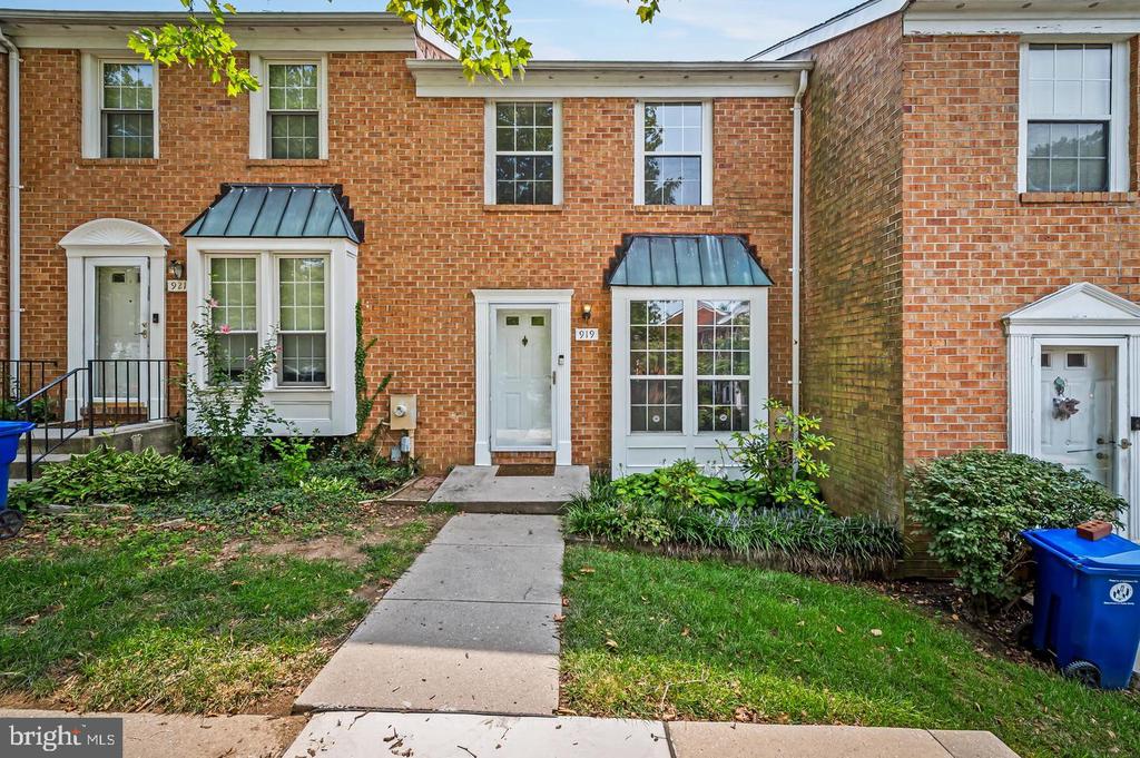 919 DARTMOUTHGLEN WAY
