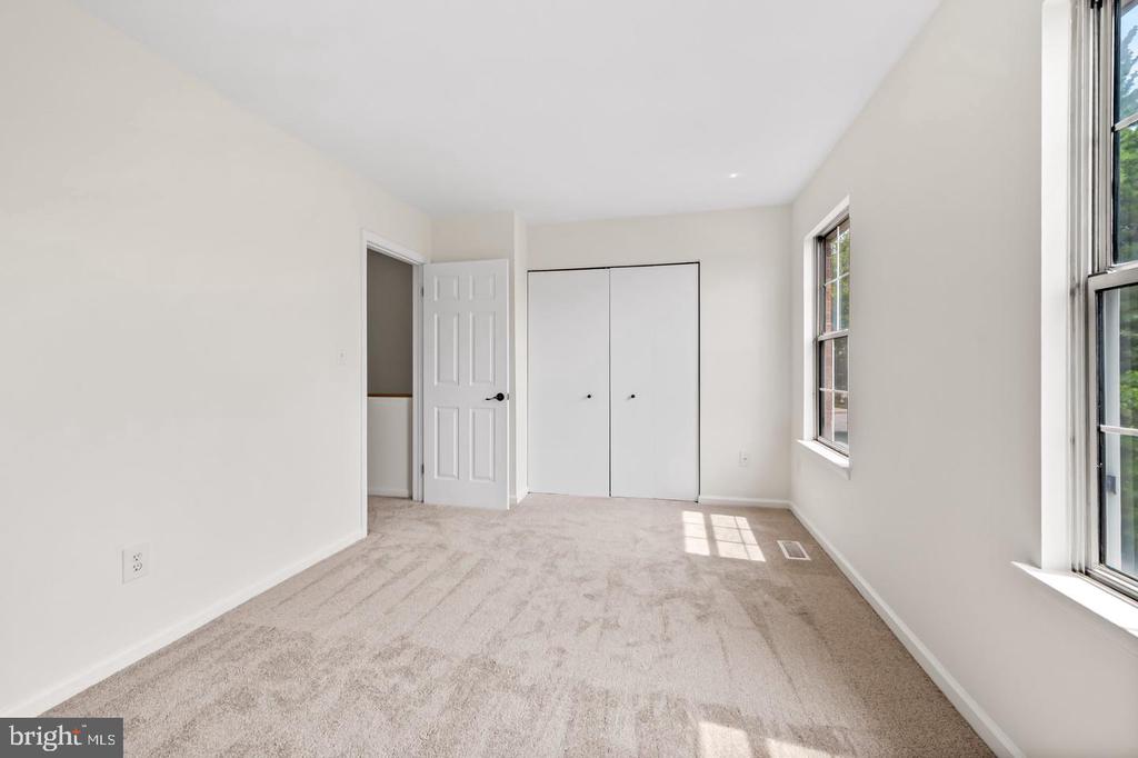 919 DARTMOUTHGLEN WAY