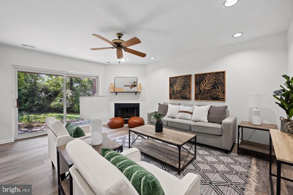 919 DARTMOUTHGLEN WAY