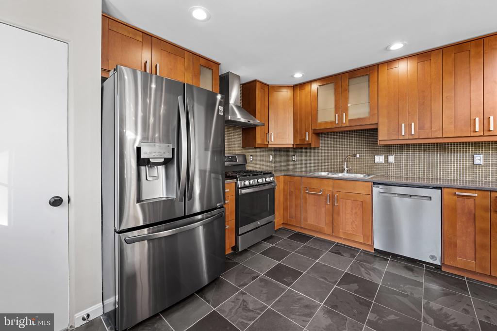2105 SOUTHCLIFF DRIVE