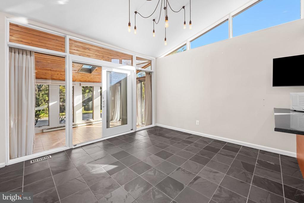 2105 SOUTHCLIFF DRIVE