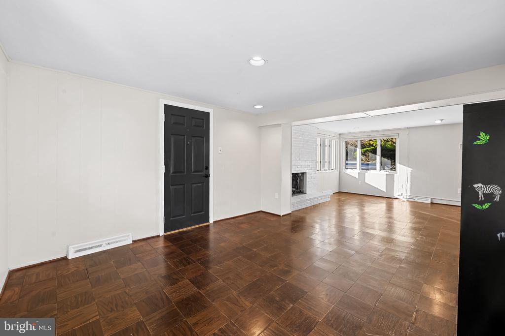 2105 SOUTHCLIFF DRIVE