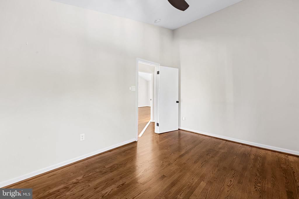 2105 SOUTHCLIFF DRIVE