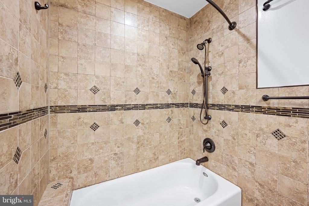 2105 SOUTHCLIFF DRIVE