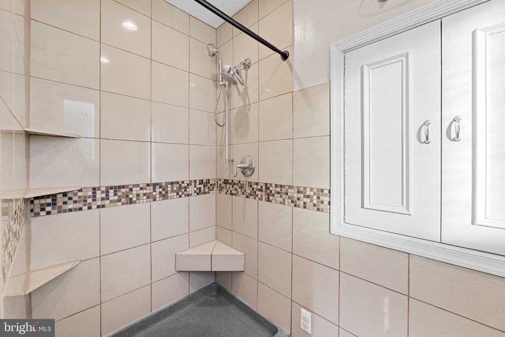 2105 SOUTHCLIFF DRIVE