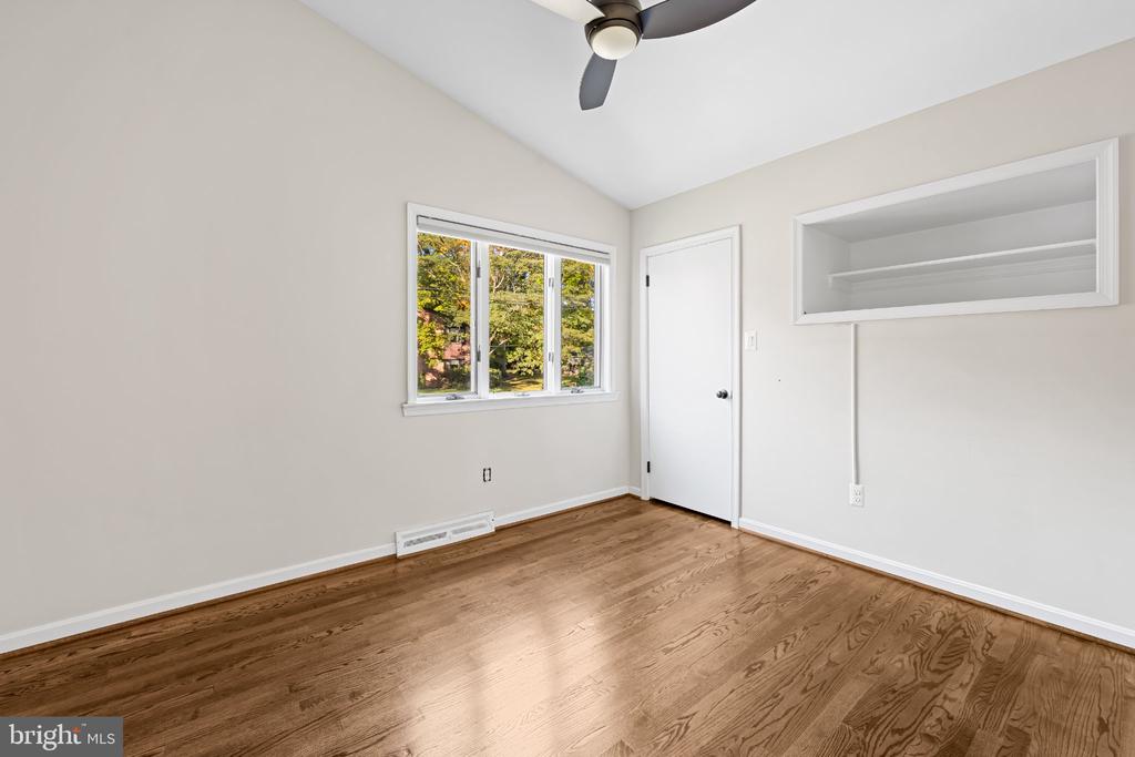 2105 SOUTHCLIFF DRIVE