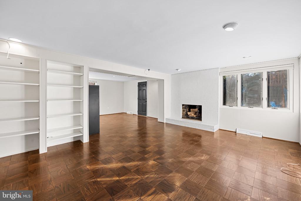 2105 SOUTHCLIFF DRIVE