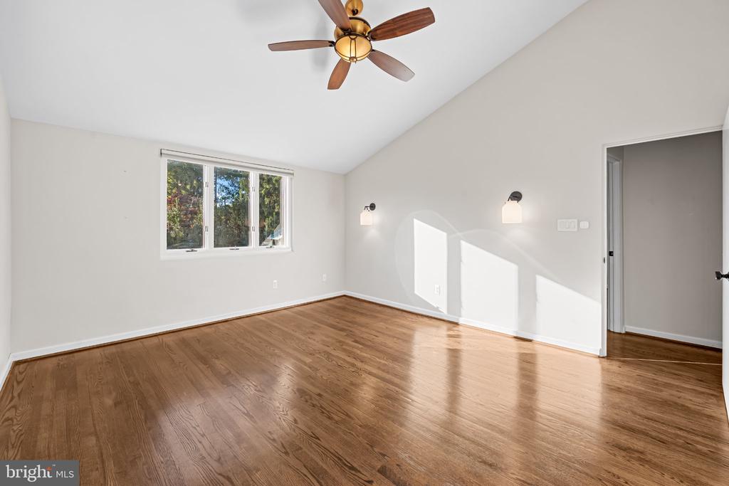 2105 SOUTHCLIFF DRIVE