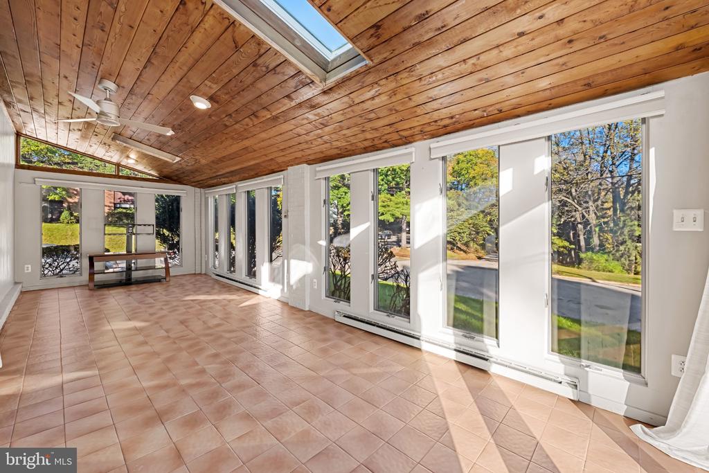 2105 SOUTHCLIFF DRIVE