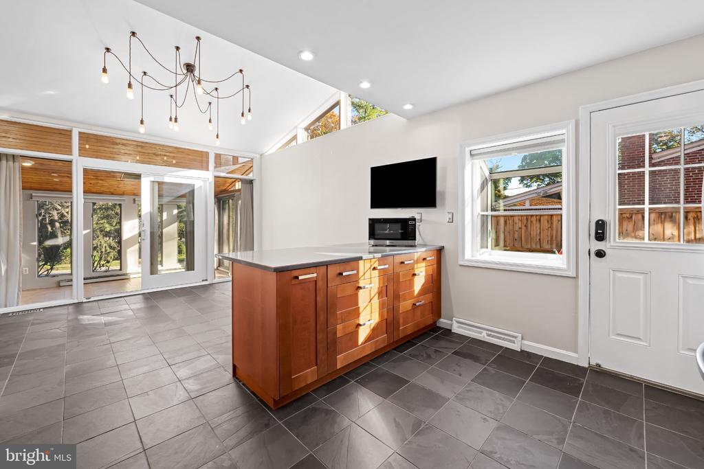 2105 SOUTHCLIFF DRIVE