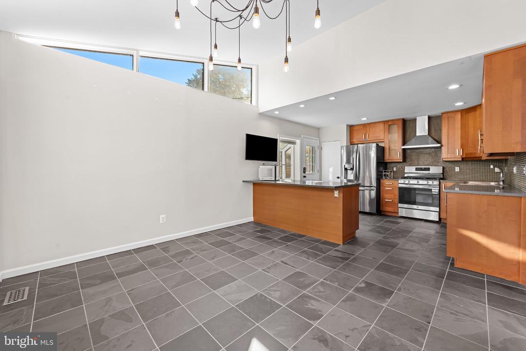 2105 SOUTHCLIFF DRIVE