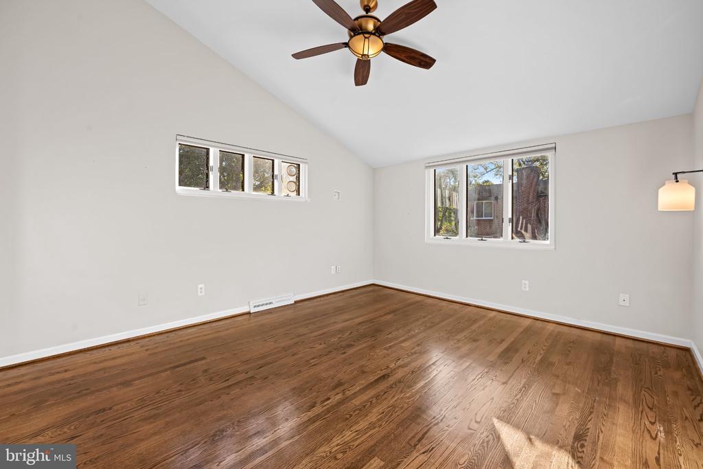 2105 SOUTHCLIFF DRIVE