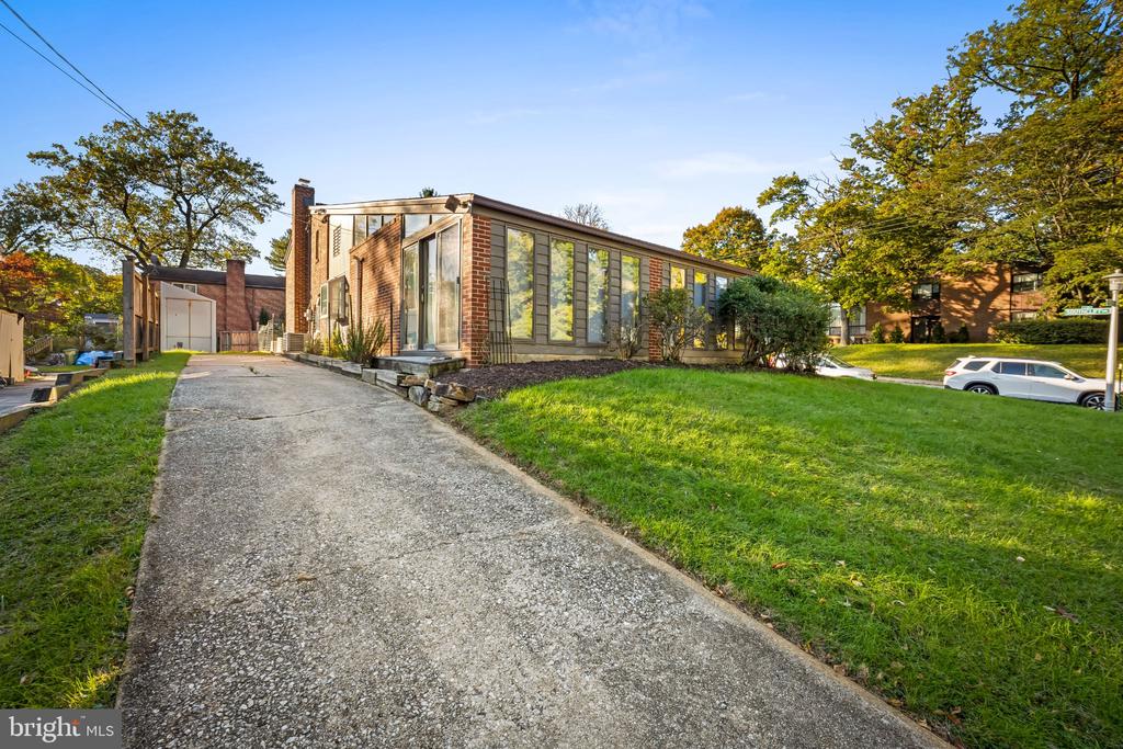2105 SOUTHCLIFF DRIVE