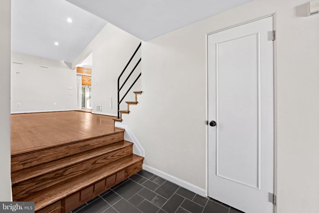 2105 SOUTHCLIFF DRIVE
