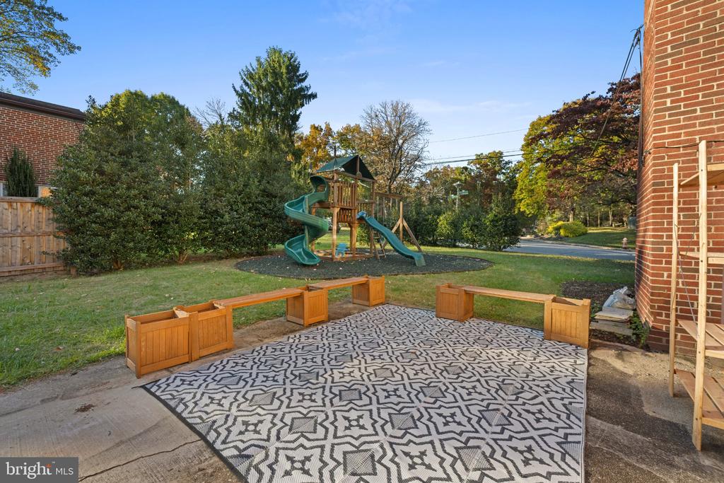 2105 SOUTHCLIFF DRIVE