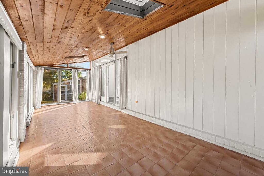 2105 SOUTHCLIFF DRIVE