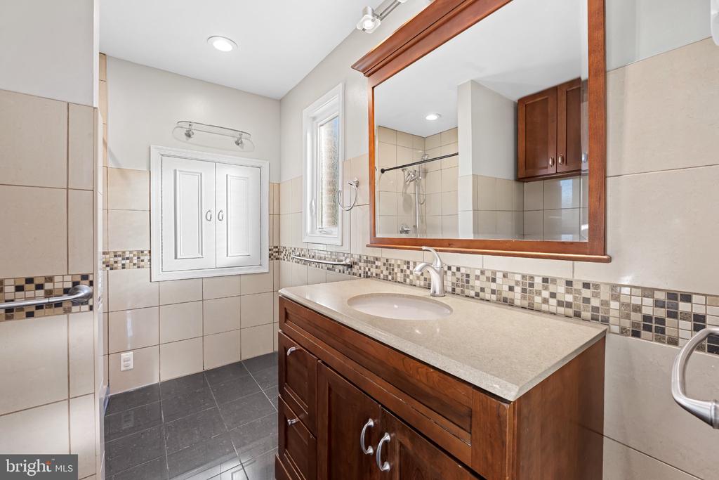 2105 SOUTHCLIFF DRIVE