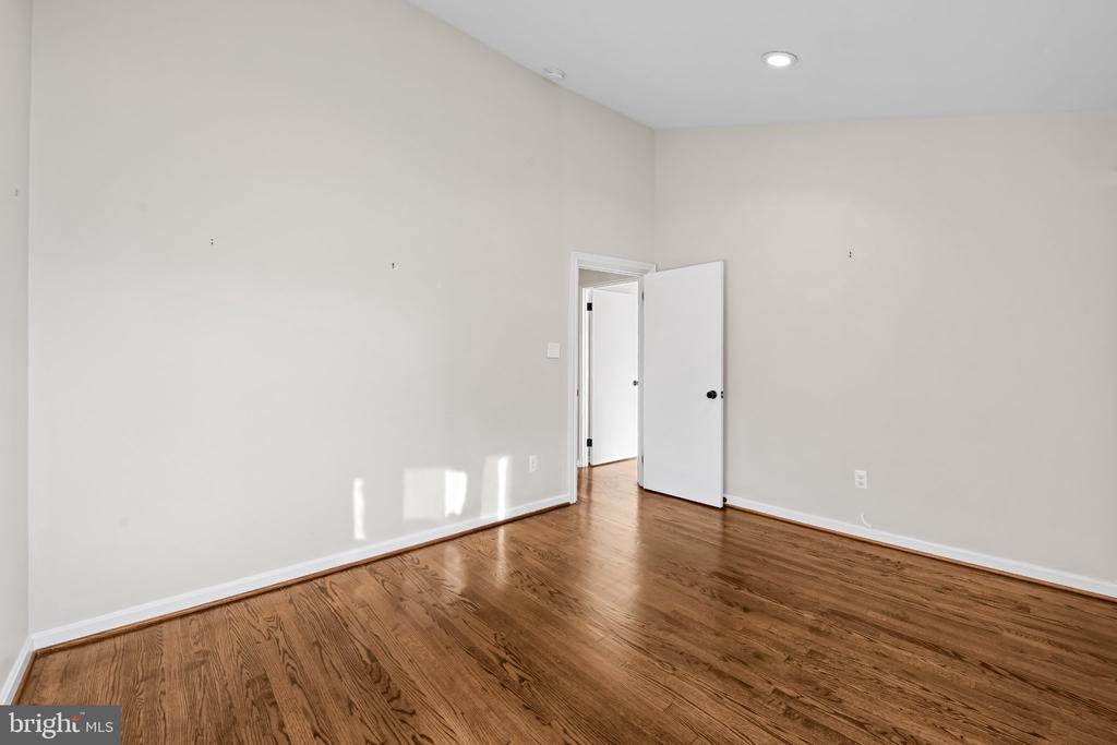 2105 SOUTHCLIFF DRIVE
