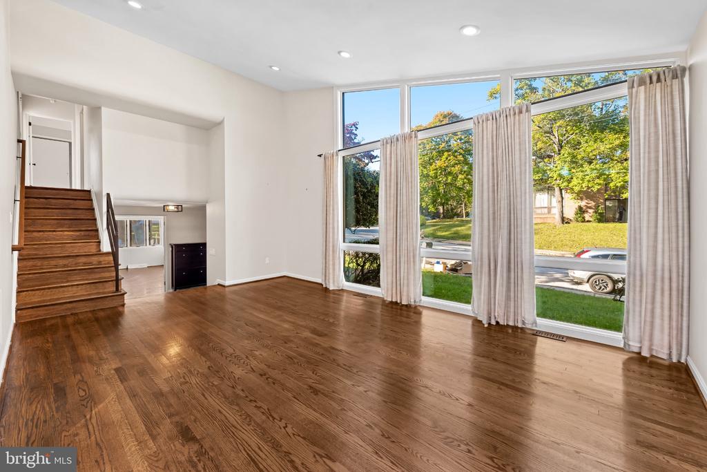 2105 SOUTHCLIFF DRIVE